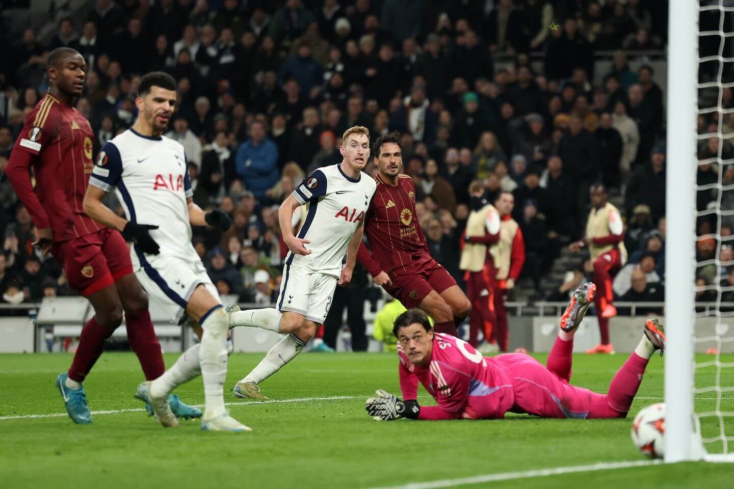 Tottenham vs Roma live updates: Europa League game score and goal alerts