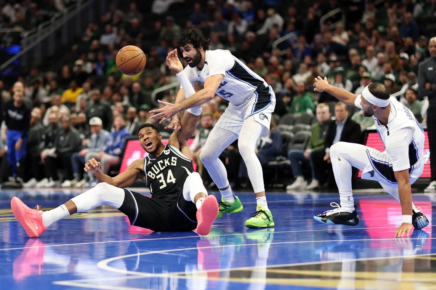 Magic vs. Bucks: NBA Cup quarterfinal score and live updates: Shorthanded Orlando hanging tough