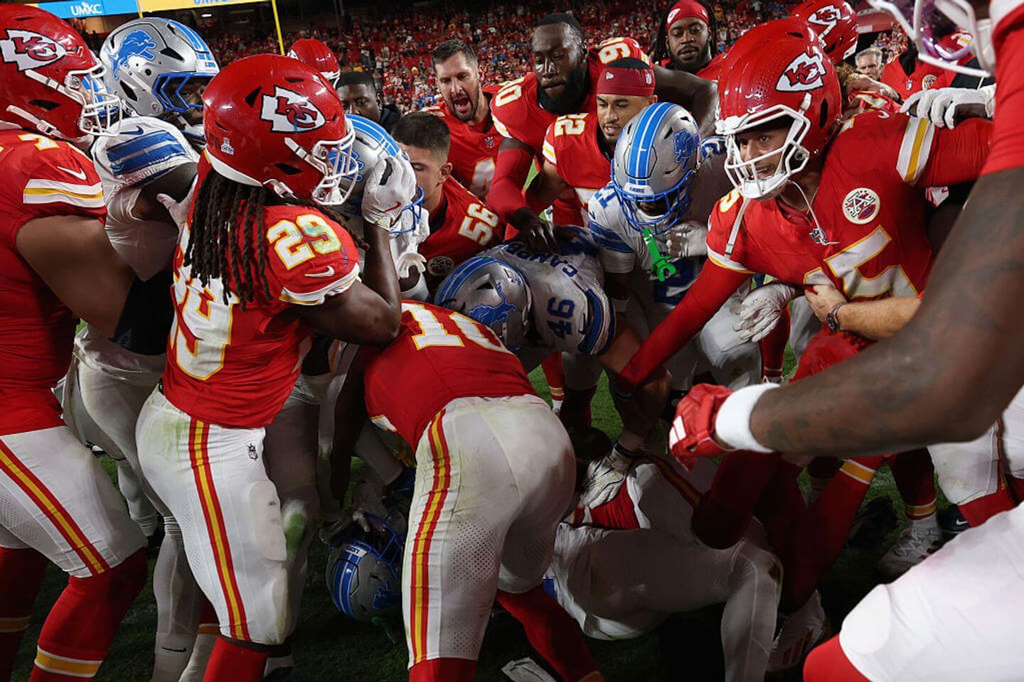 Chiefs' win over Lions followed by postgame fight: Live updates and reaction from NFL ‘Sunday Night Football’