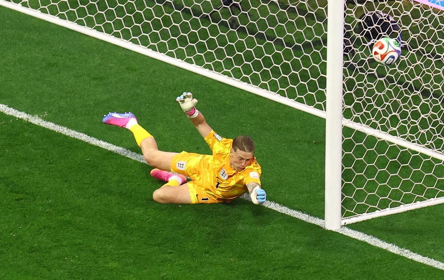 England look to end Mexico’s World Cup party after weather delay: Live updates