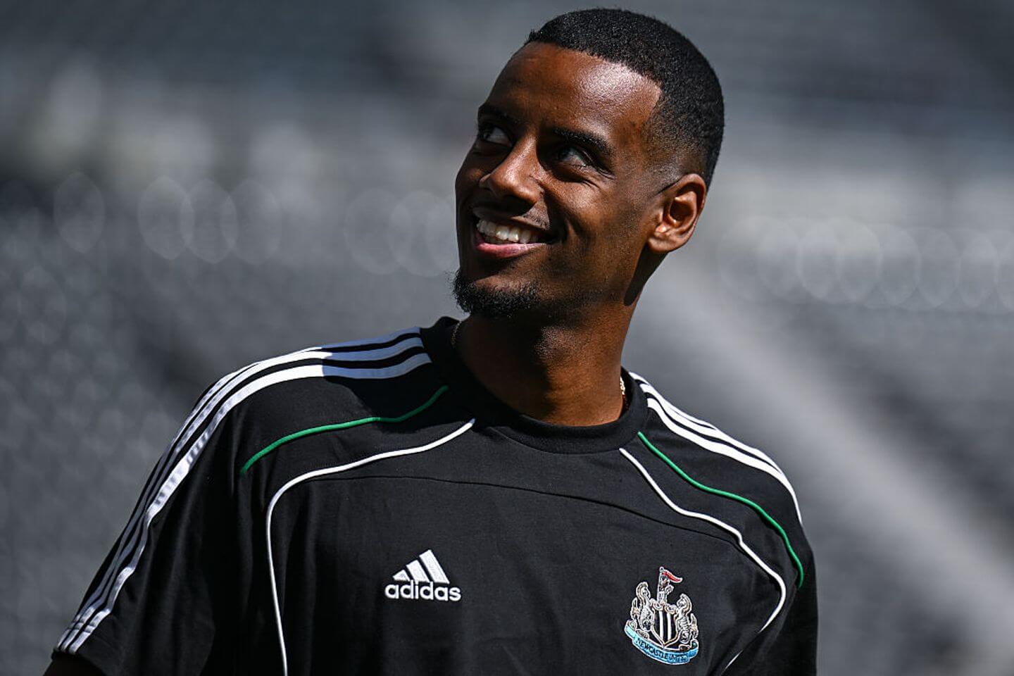 Transfer news live updates: Alexander Isak latest and more as deadline approaches