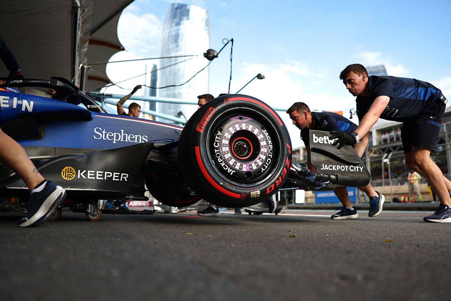 F1 Azerbaijan GP live updates: Latest from qualifying as Q2 red flagged in Baku, trio crashes out