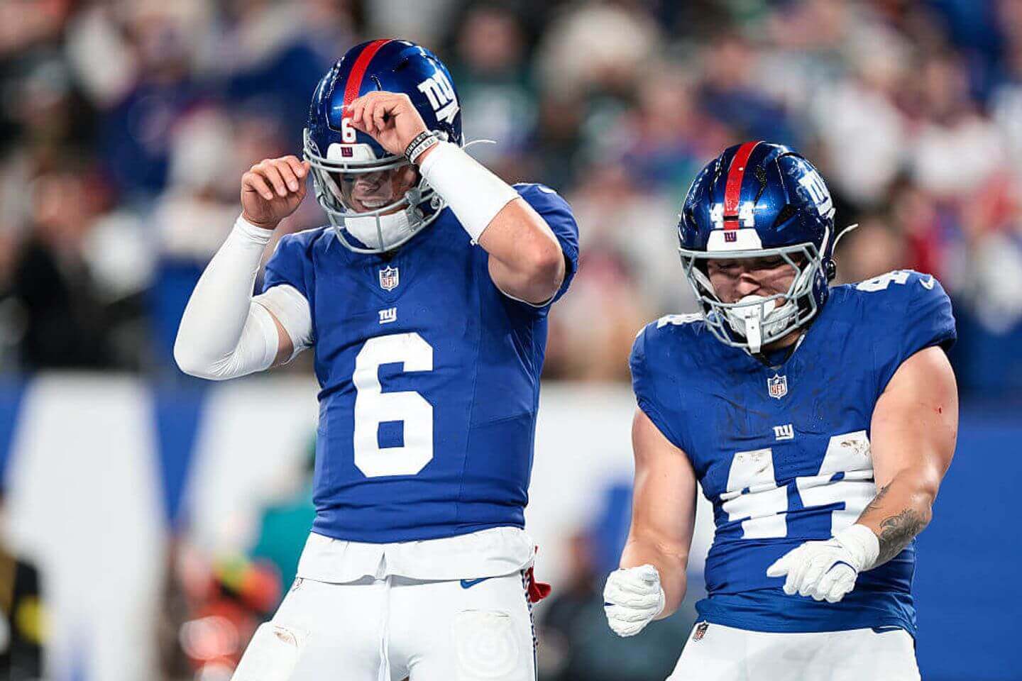 Eagles vs. Giants score, live updates: NY leads Philly at halftime of high-scoring game