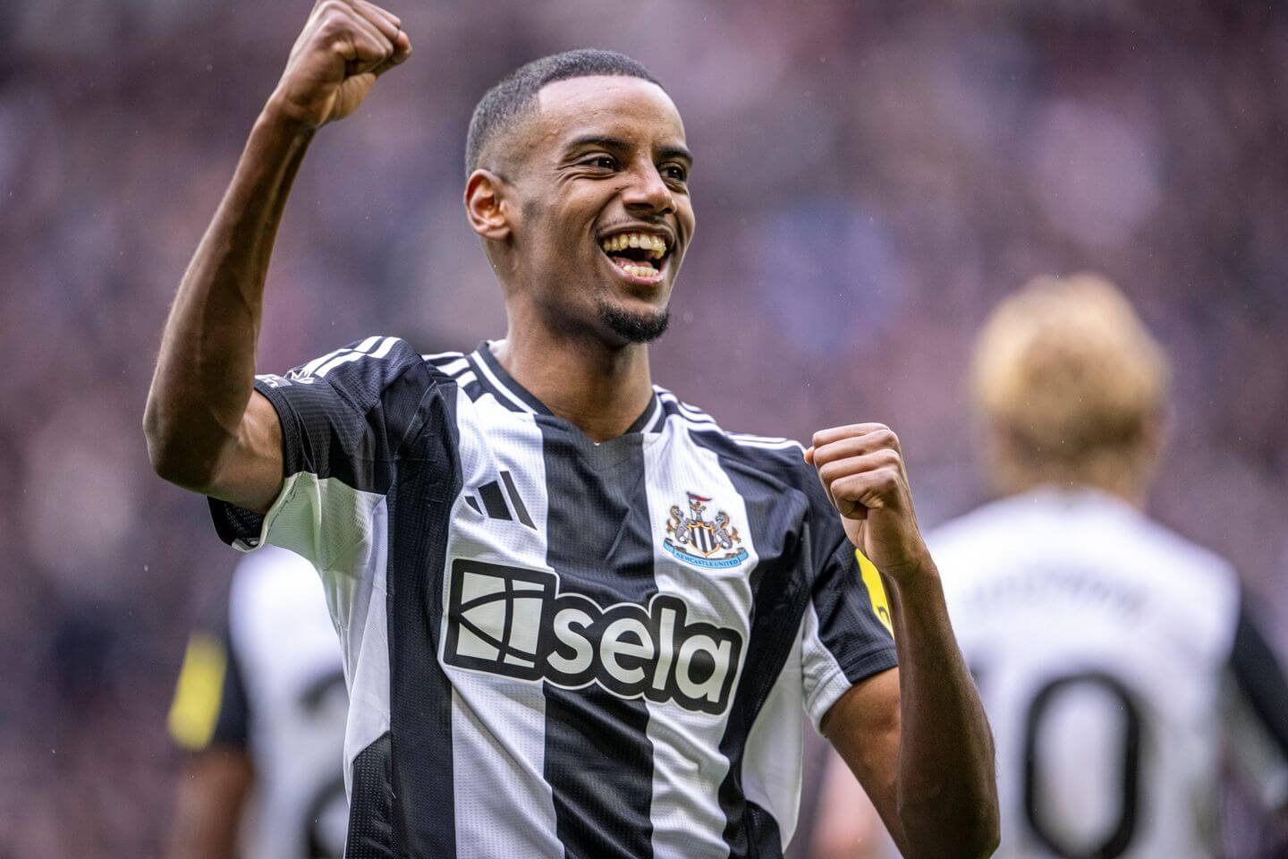 Transfer deadline day live updates: Alexander Isak news, Manchester United latest and more