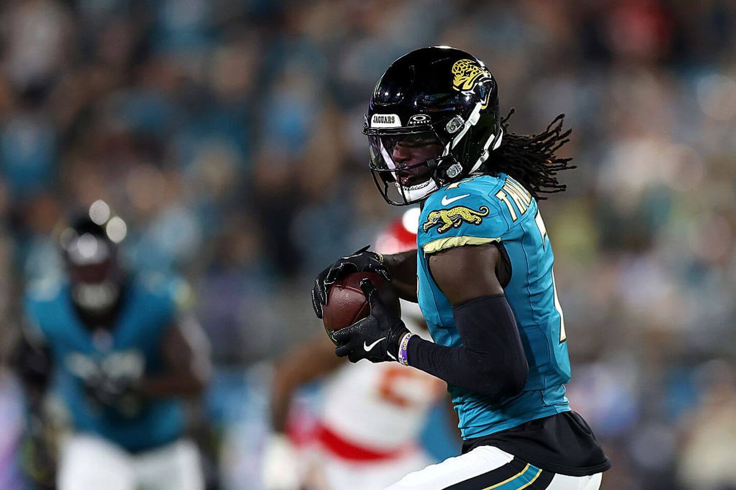 Chiefs vs. Jaguars score and live updates: Parker Washington TD cuts Jacksonville's deficit to 14-7