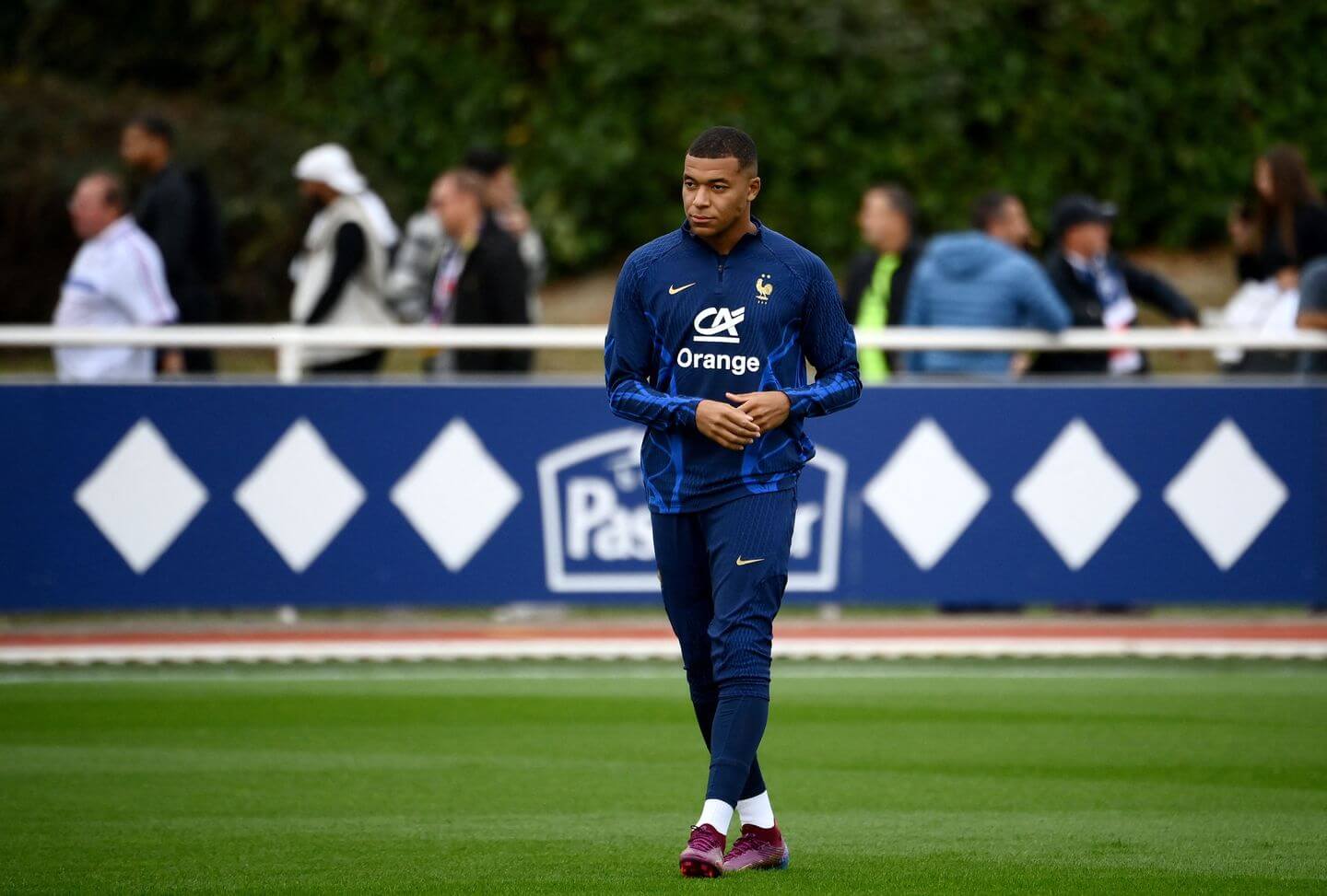Premier League news live updates: Tables, fixtures and build-up to international football