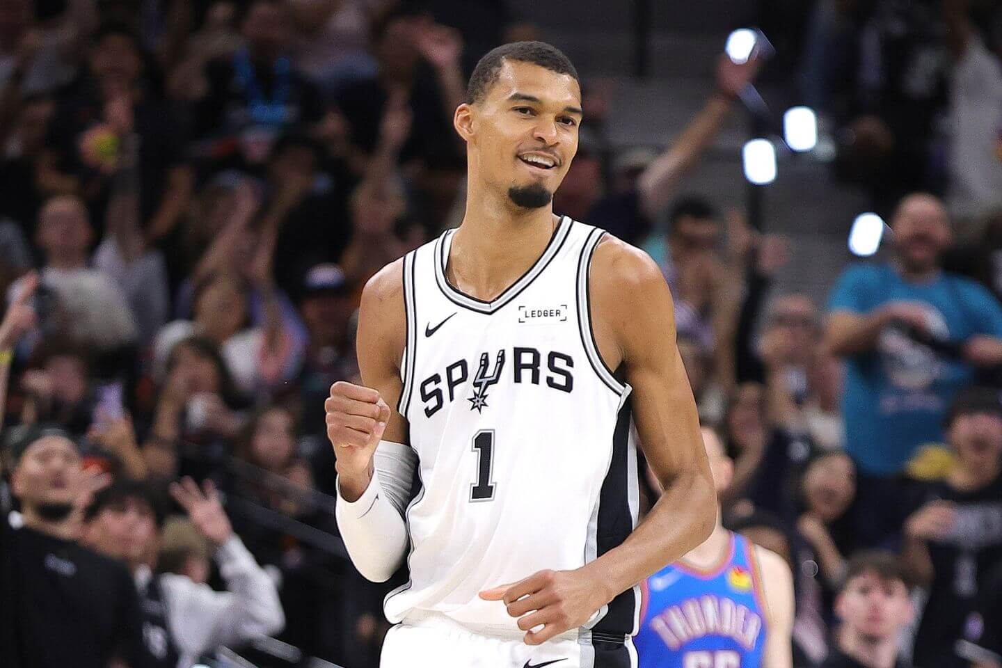 Wembanyama, Spurs rout Thunder in Game 4 to even series: Live updates and reaction from NBA playoffs