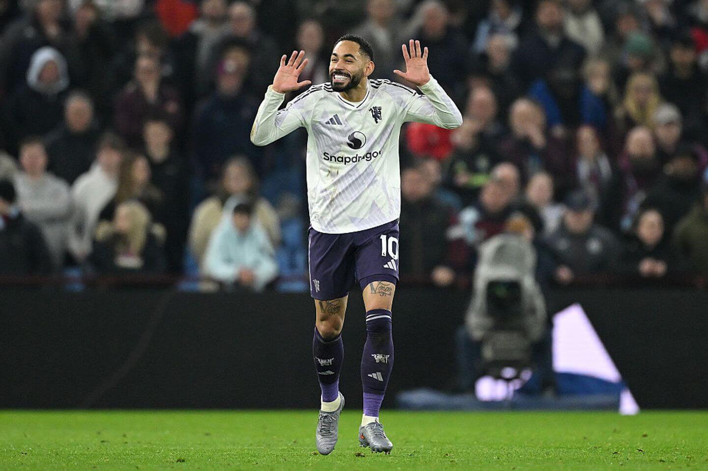 Aston Villa vs Manchester United live updates: Rogers goal puts hosts ahead in Premier League match