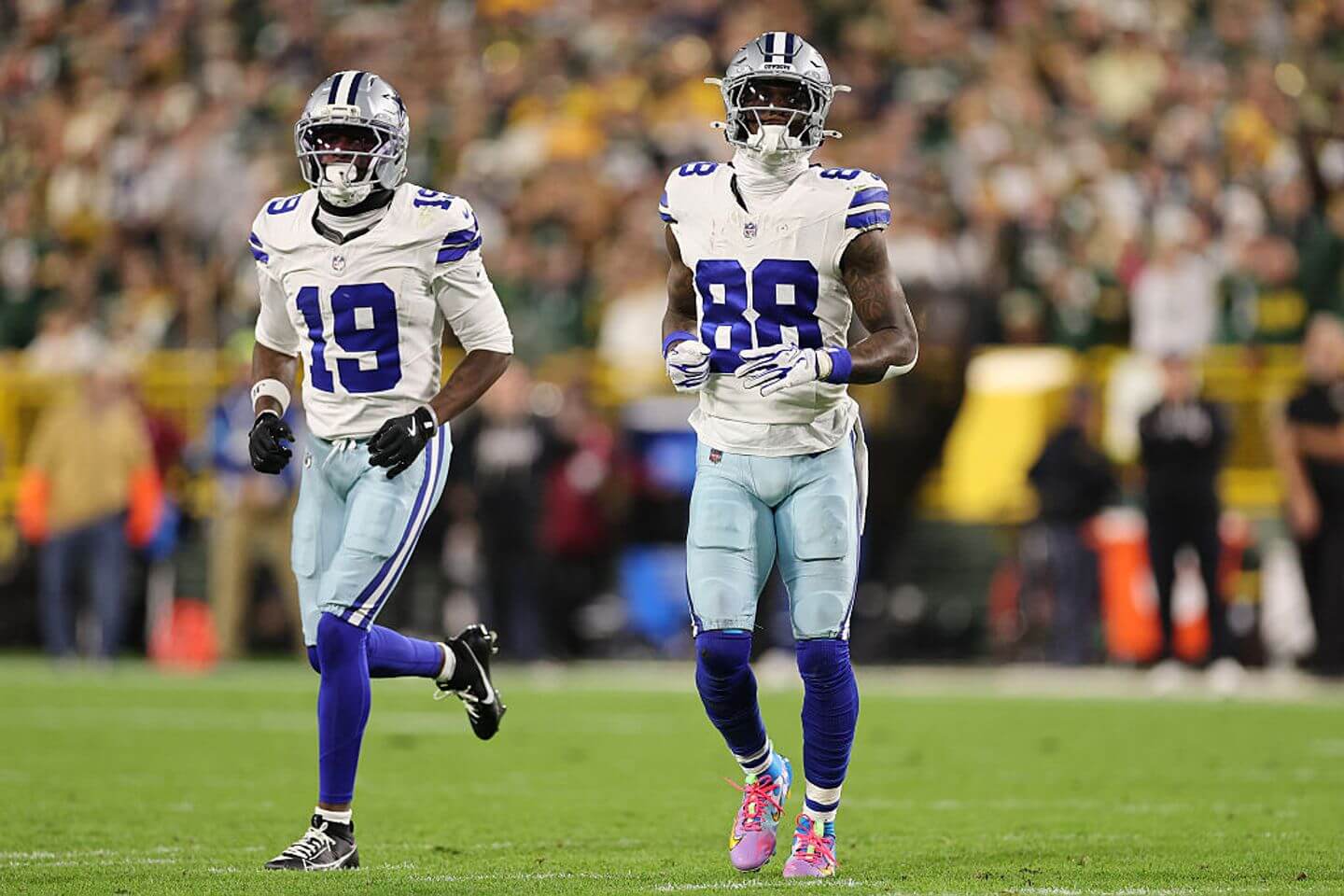 Cowboys vs. Eagles live updates: NFL ‘Monday Night Football’ score, predictions, odds and latest