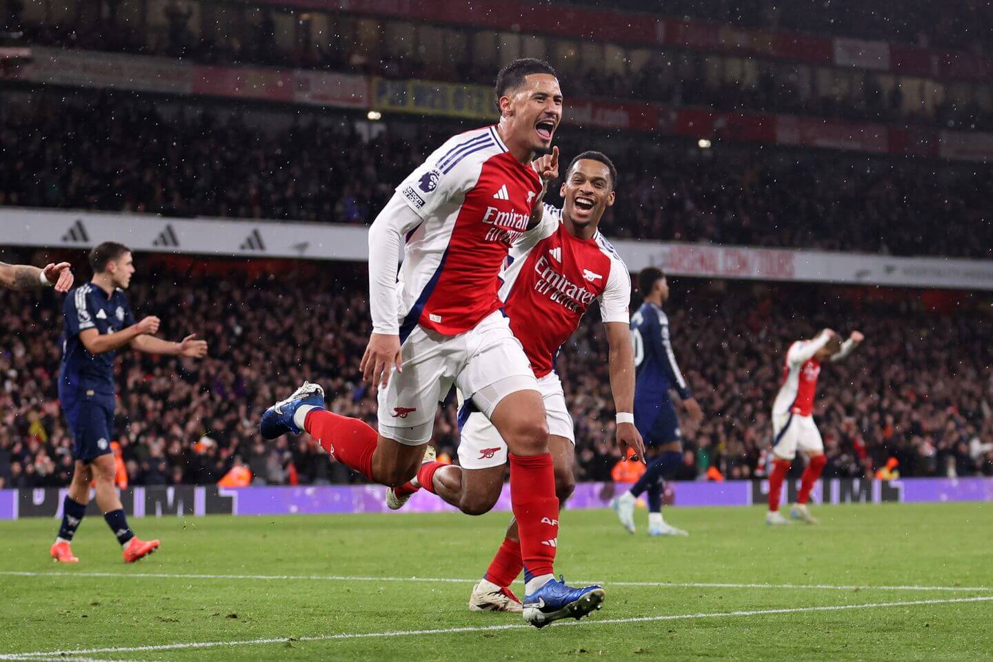 Arsenal vs Manchester United live updates: Premier League game latest score, goal alerts