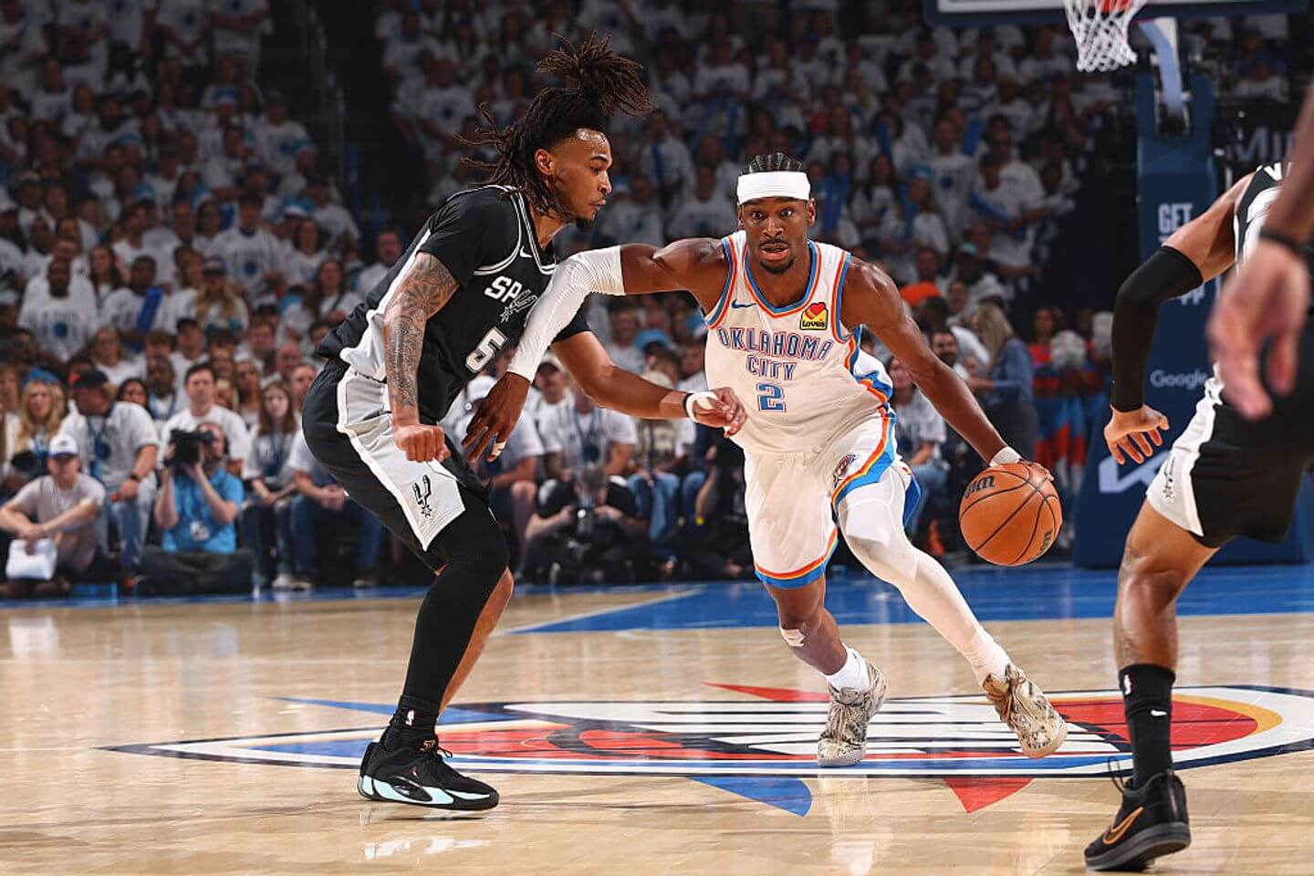 Spurs vs. Thunder live score updates: NBA playoffs latest with Game 5 tight into second quarter