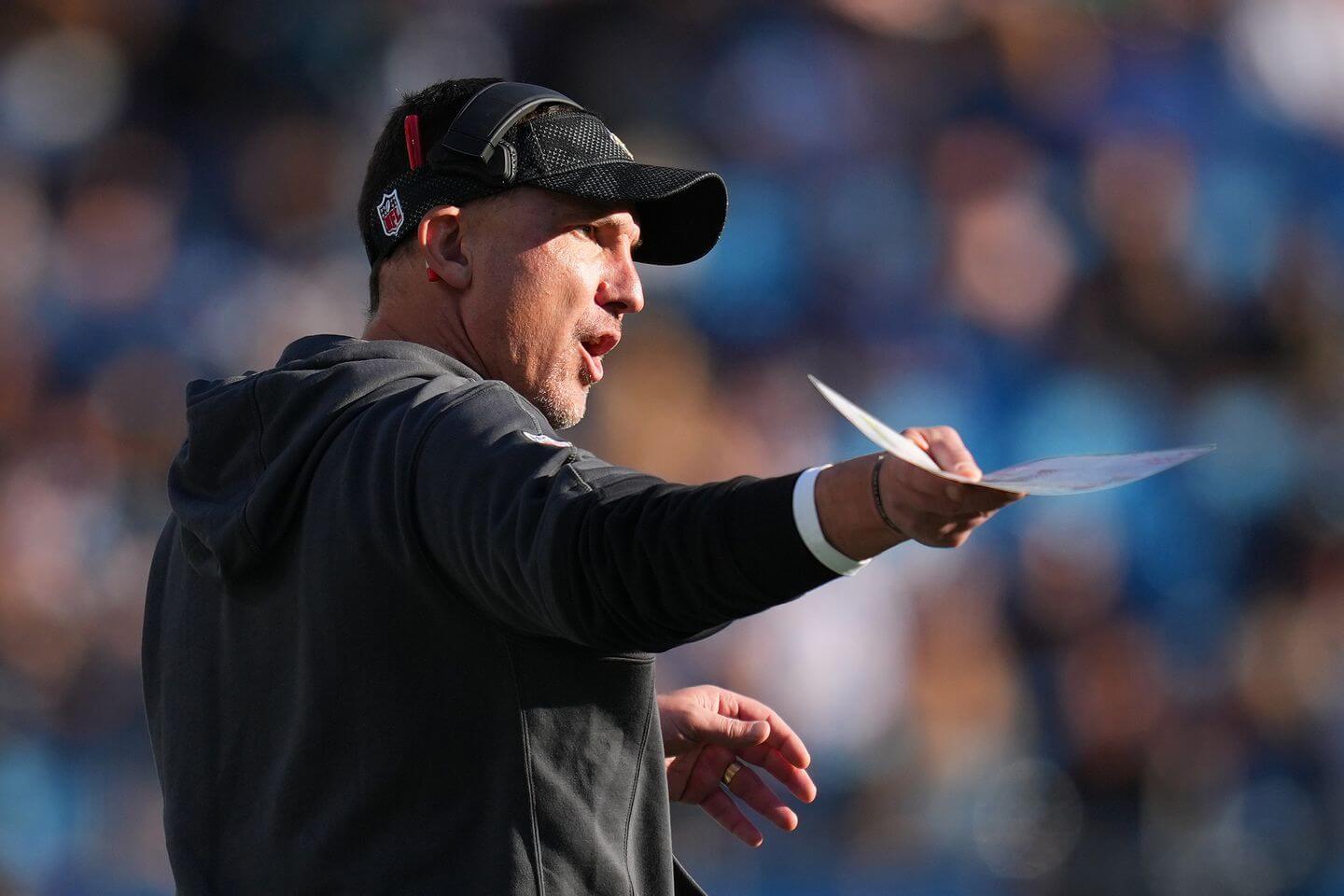 NFL trade deadline 2024 live updates: Za'darius Smith rumors, Saints fire Dennis Allen, latest deals, grades and news