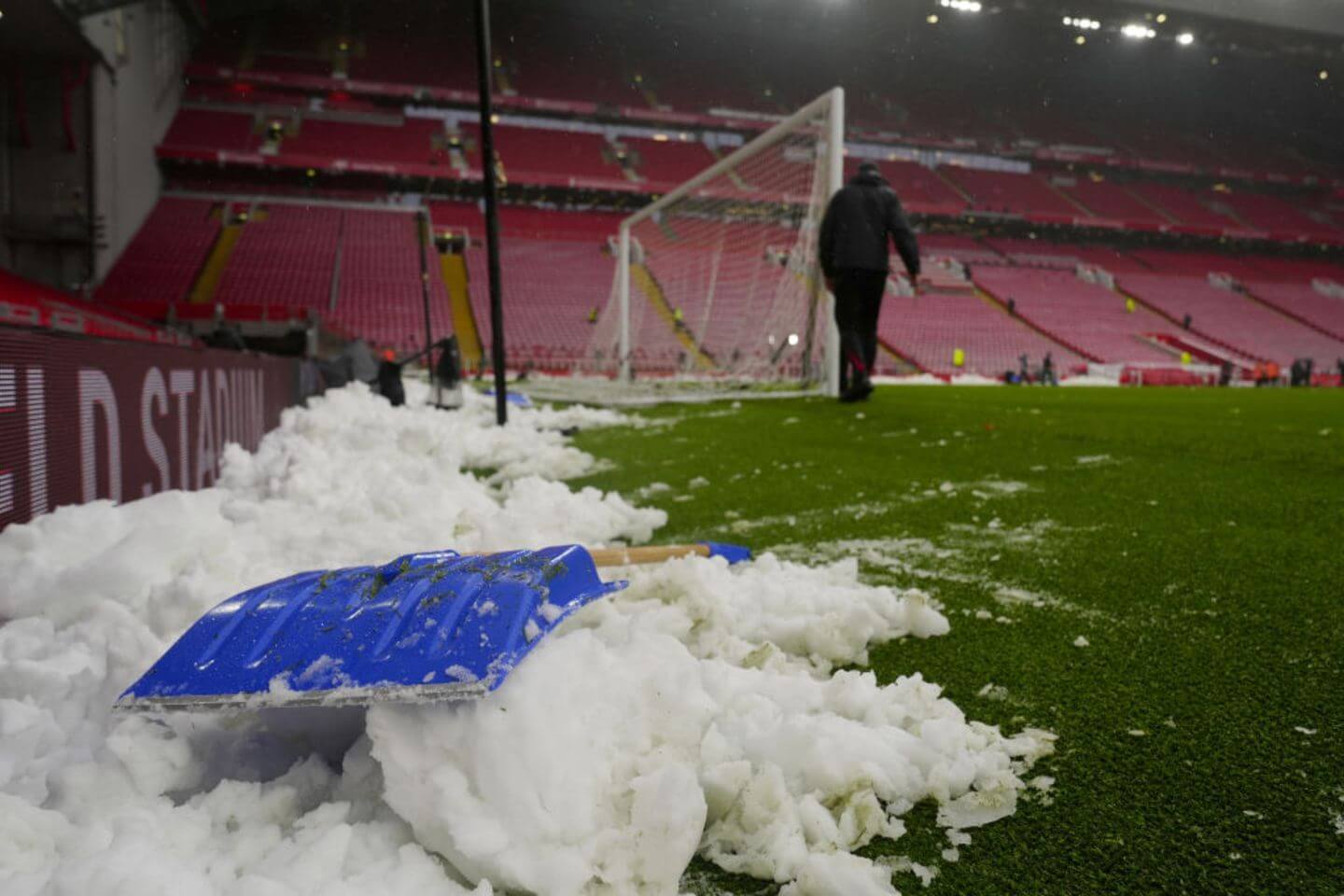 Liverpool vs Manchester United live updates: Premier League match is on despite snow at Anfield