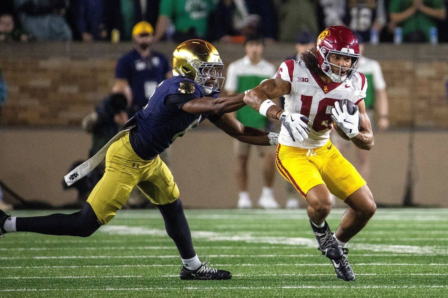 USC vs. Notre Dame score, live updates: Irish lead at halftime and will receive to open second half