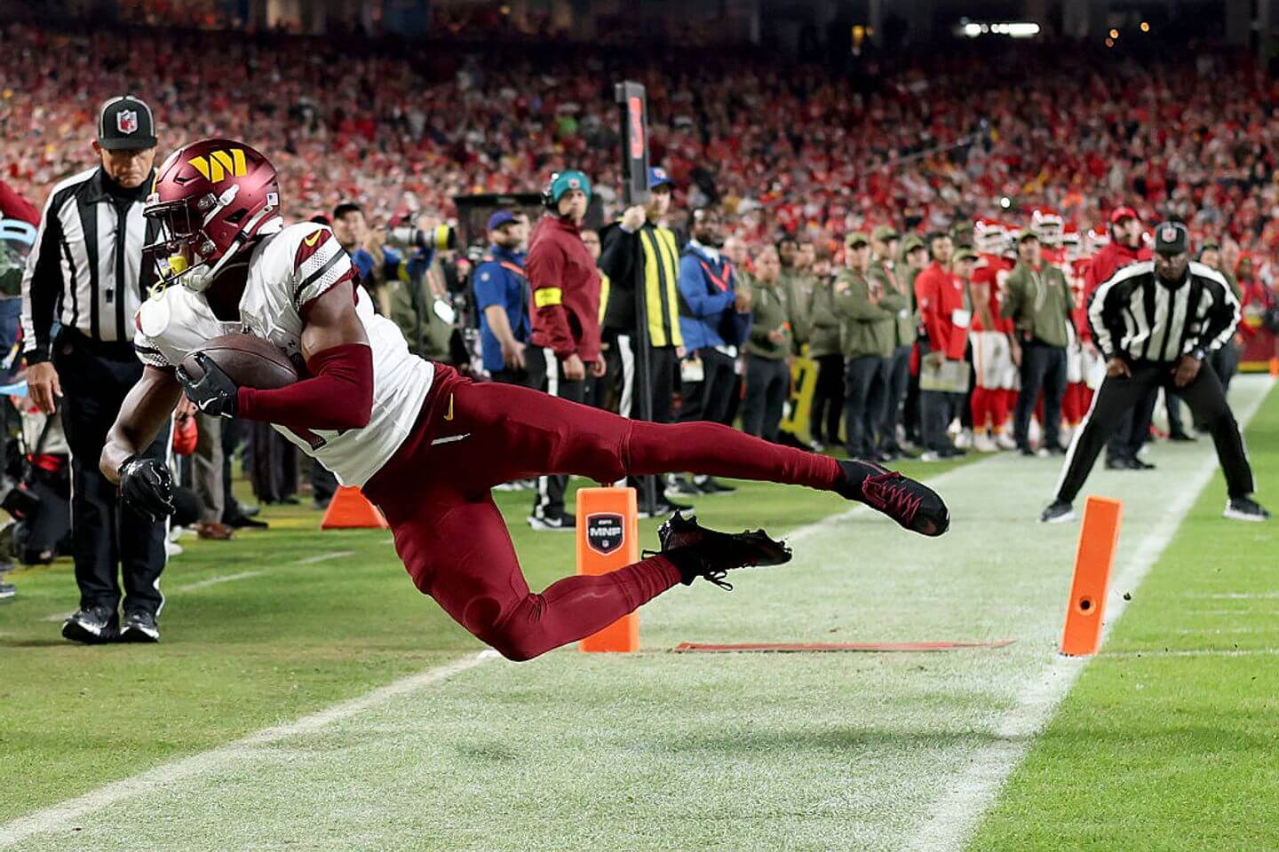 Commanders vs. Chiefs score and live updates: Washington, Kansas City tied 7-7 in third quarter