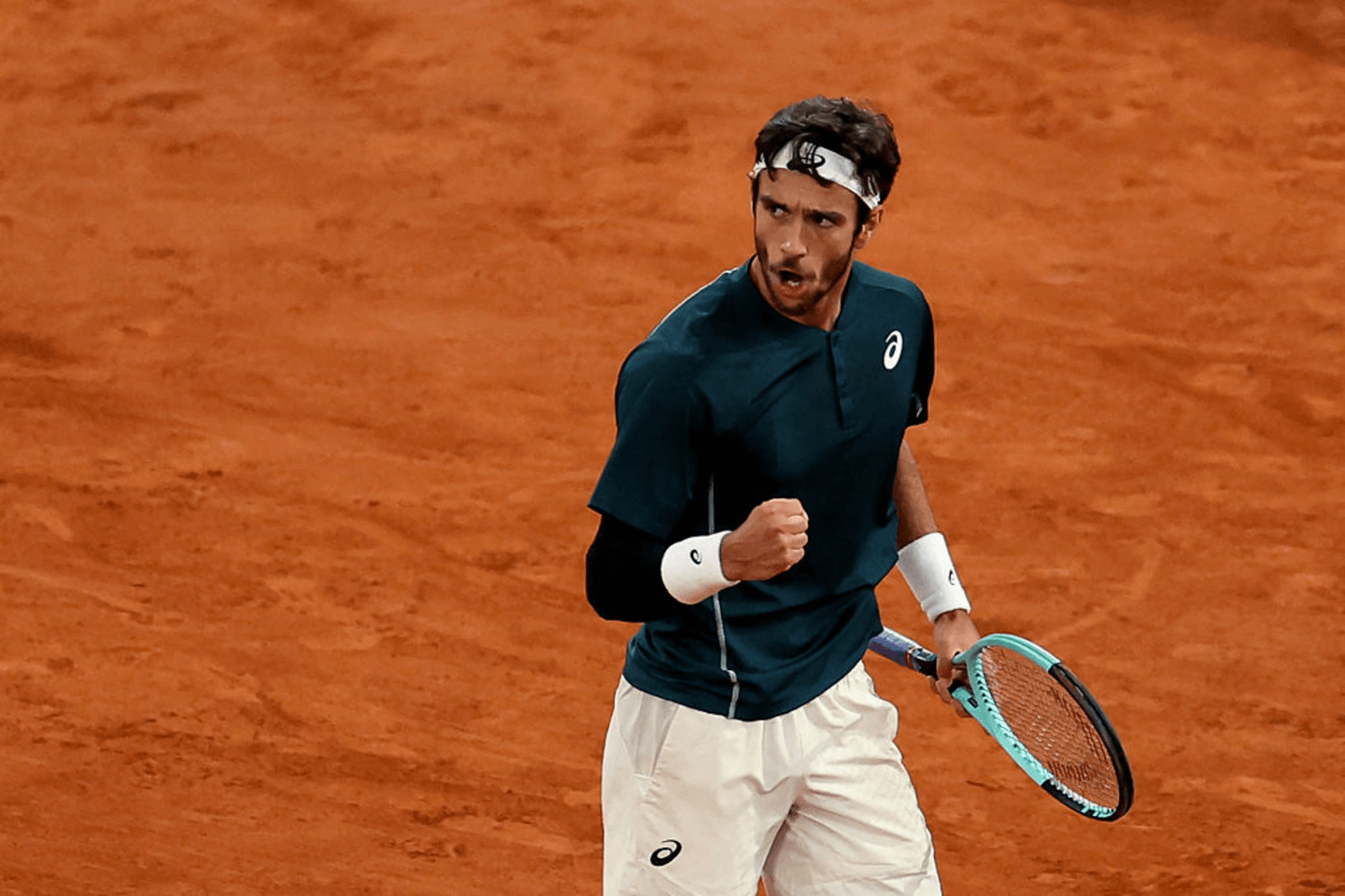 French Open 2025 live updates: Semifinals latest as Alcaraz breaks after Musetti wins first set