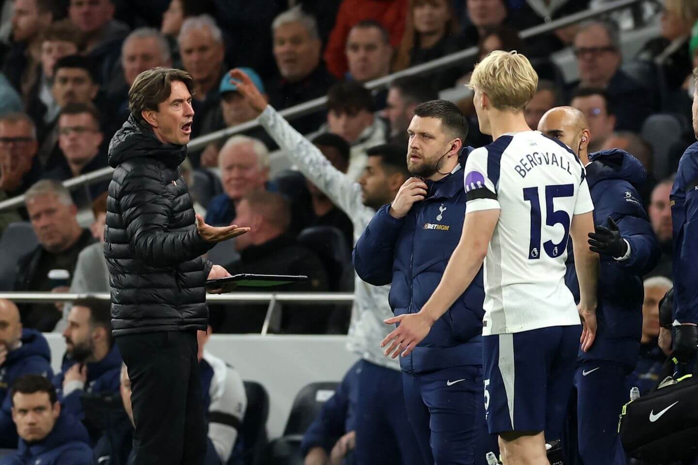Tottenham vs Chelsea live updates: Premier League game latest score after early Bergvall injury