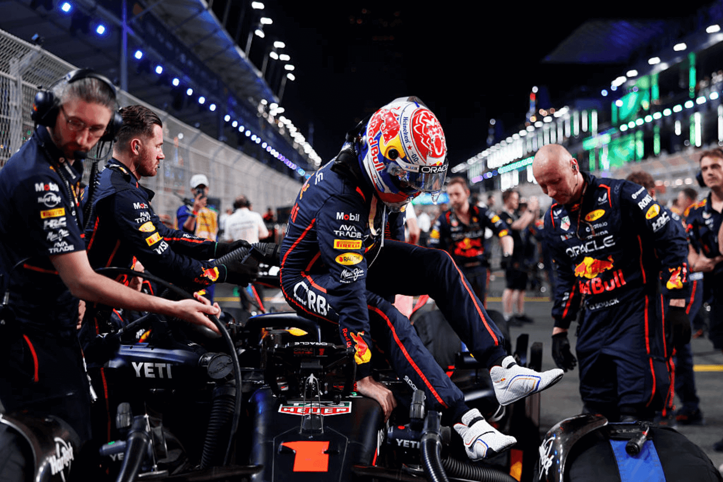 F1 Saudi Arabian Grand Prix live updates: Latest standings, points with Max Verstappen on pole