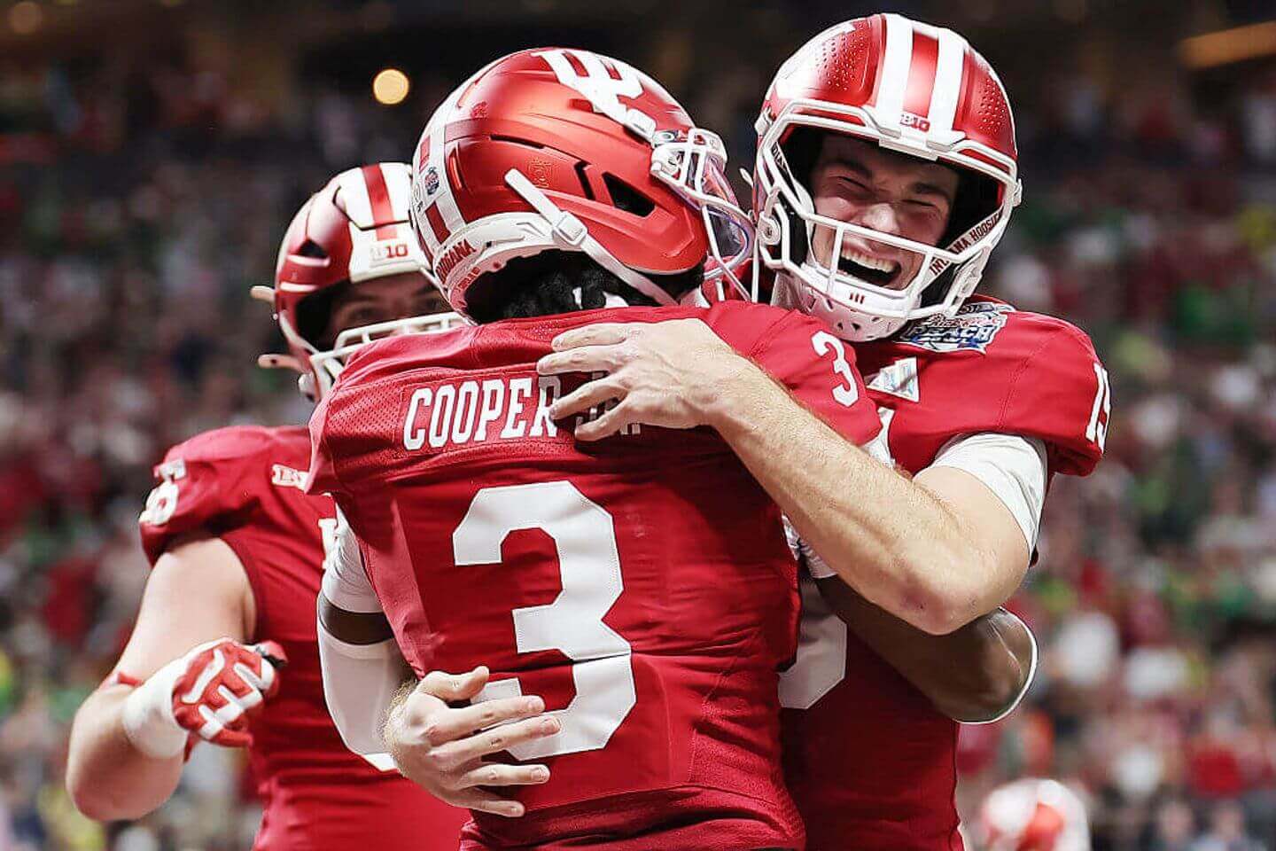 Oregon vs. Indiana score, live updates: Hoosiers turn Moore's error into points to extend lead at Peach Bowl