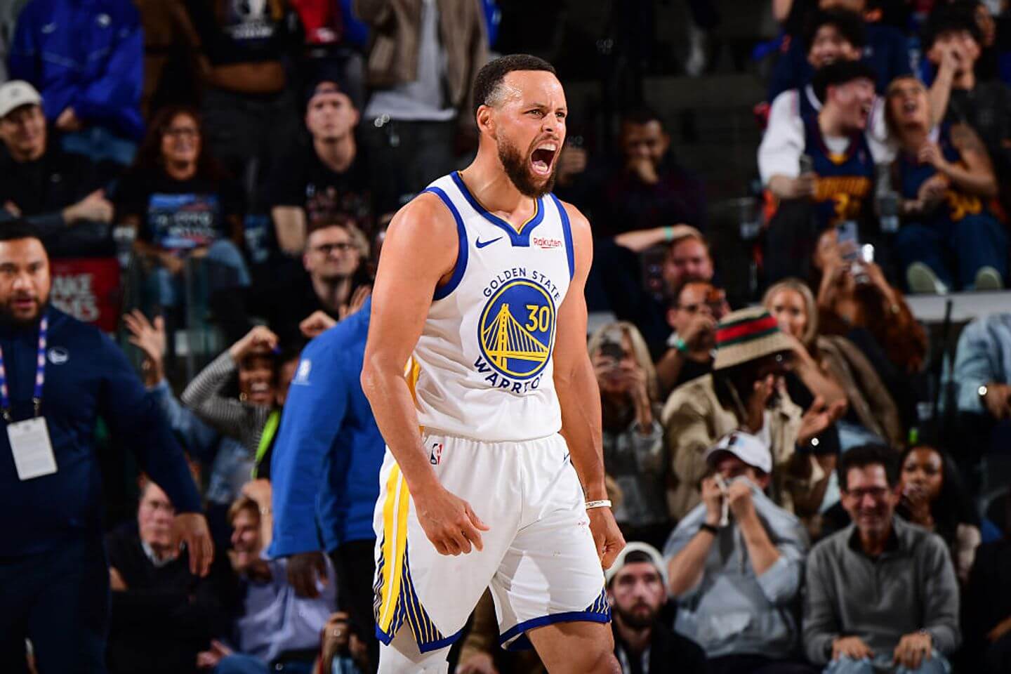 How the Warriors stunned the Clippers behind a vintage Stephen Curry performance