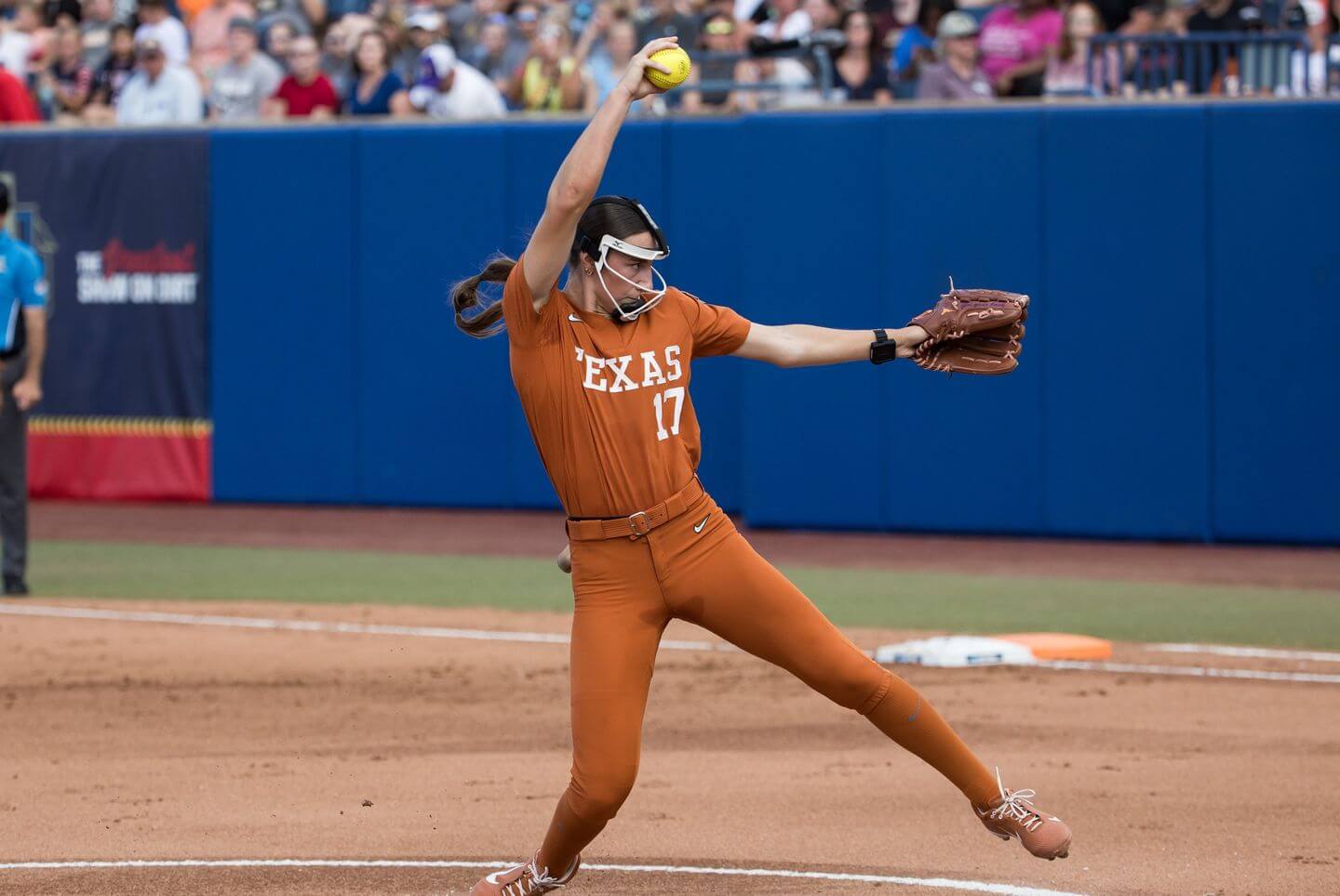 WCWS 2026 scores, live updates: Teagan Kavan, Texas shut out Mississippi State; Arkansas-UCLA up next
