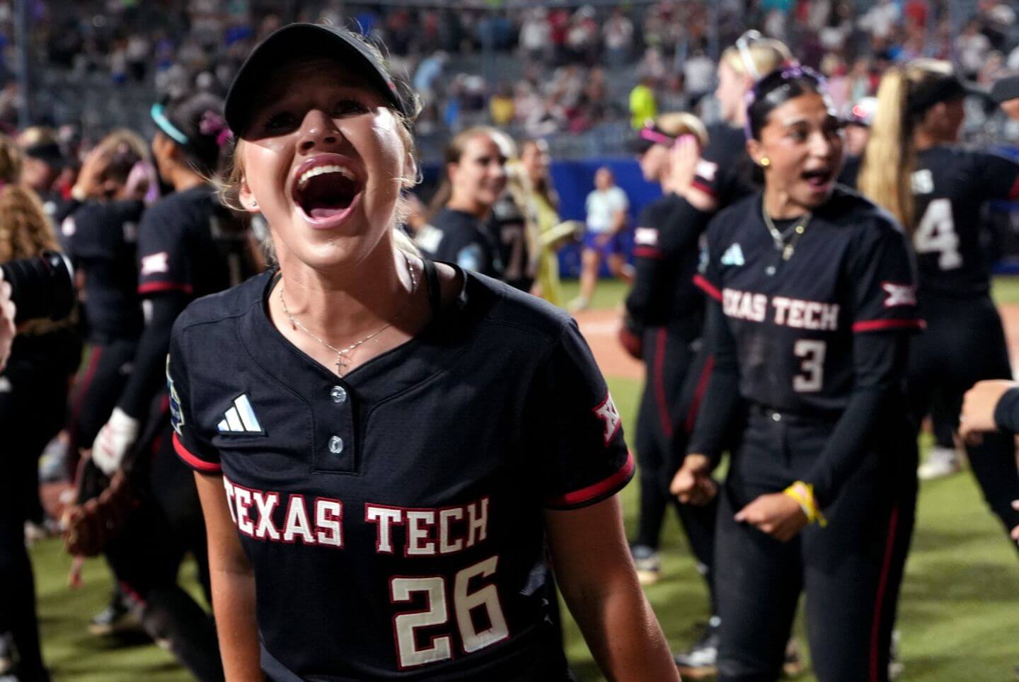 WCWS score, live updates: Tennessee vs. Texas, Alabama vs. Texas Tech in semifinals