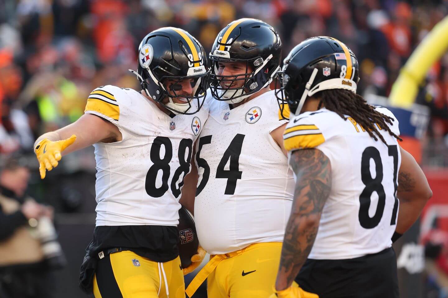 NFL Week 13 scores and live updates: Playoff projections, Steelers defeat Bengals, Trevor Lawrence injury, analysis, takeaways