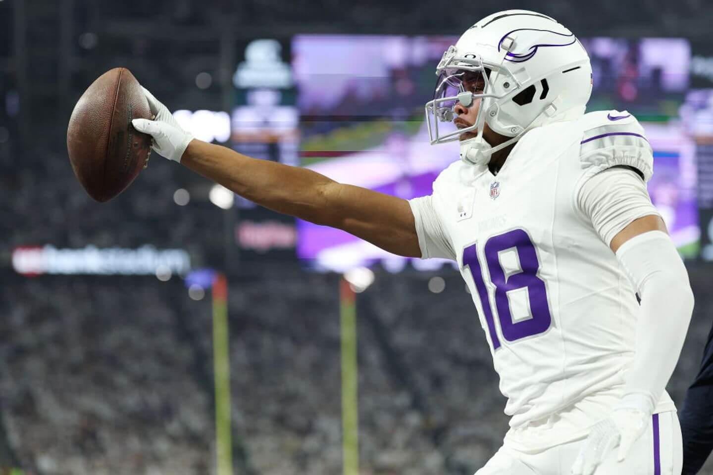 Bears vs. Vikings and Falcons vs. Raiders on ‘Monday Night Football’ score and live updates: Justin Jefferson TD catch extends Minnesota's lead