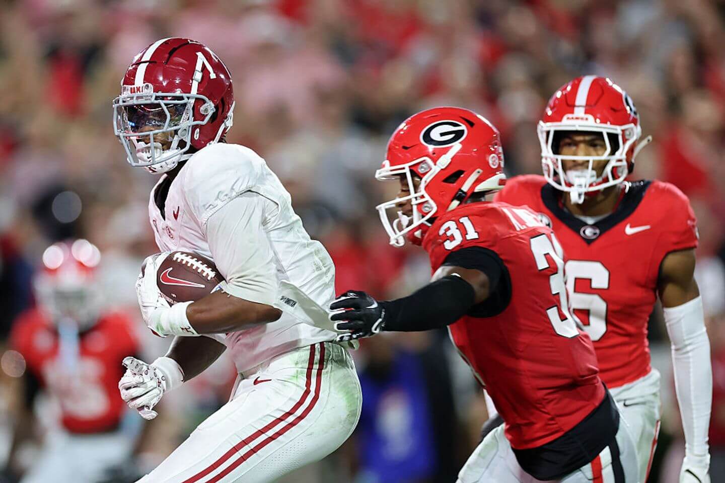 Alabama vs. Georgia score, live updates: Ty Simpson runs for TD to stretch Bama's lead to 10; plus Oregon-Penn State highlights