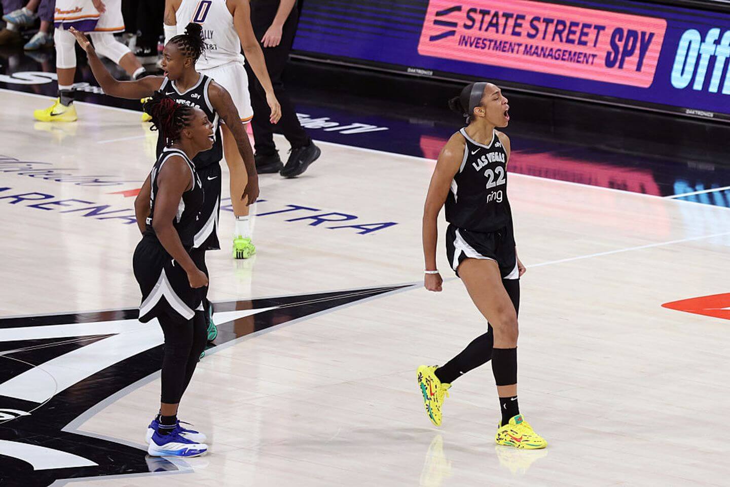 Las Vegas Aces overpower Phoenix Mercury to go up 2-0 as WNBA Finals shift to Phoenix: Live updates and reaction