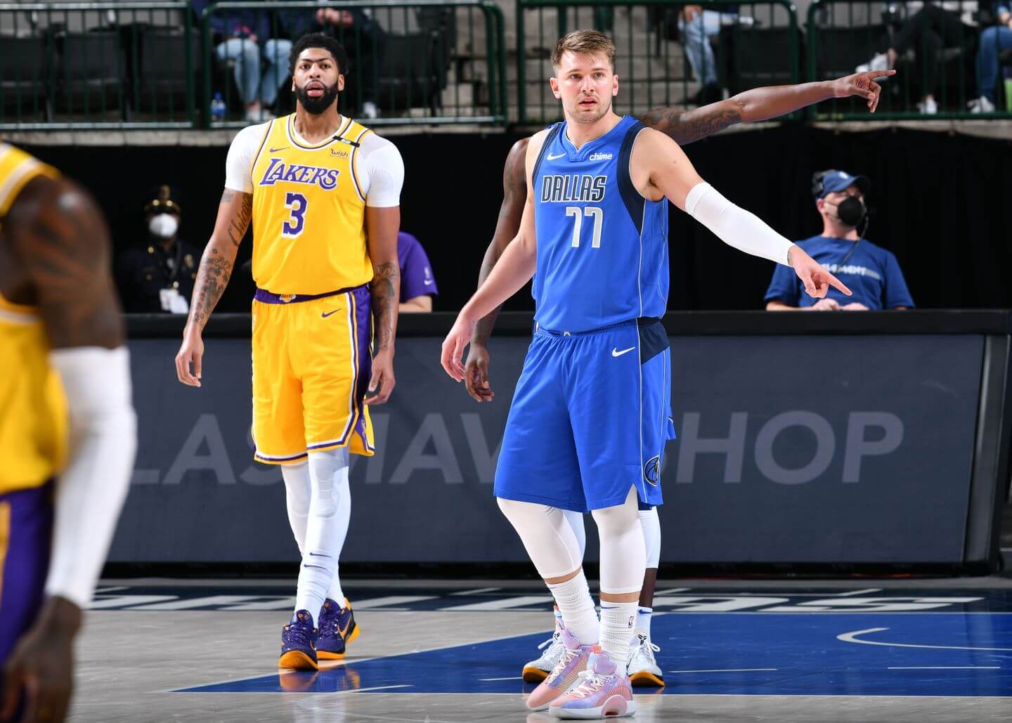 NBA trade deadline live updates and reaction: Luka Dončić to Lakers, Anthony Davis to Mavericks