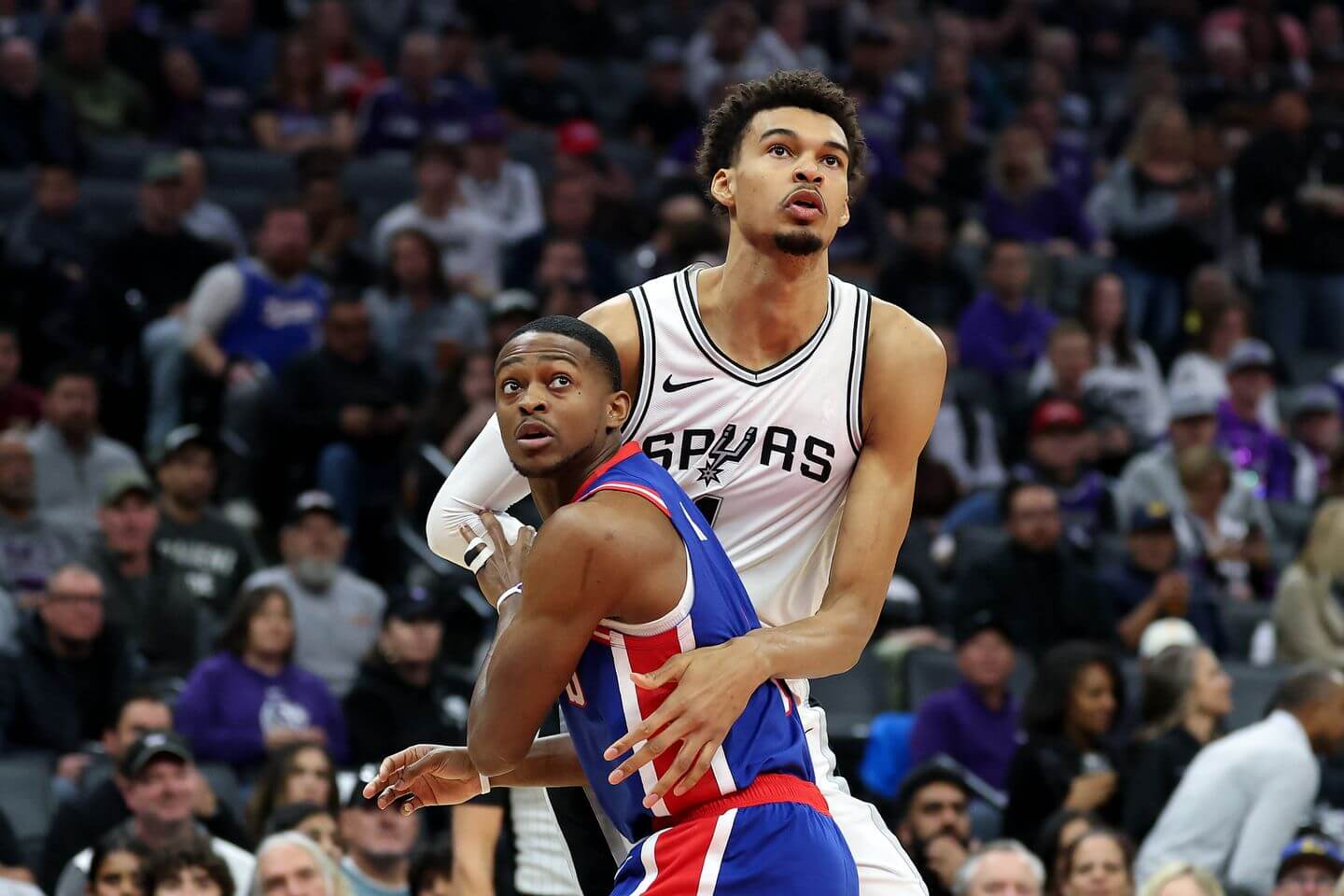 NBA trade deadline live updates: De'Aaron Fox traded to Spurs, reaction to Luka Dončić to Lakers and more