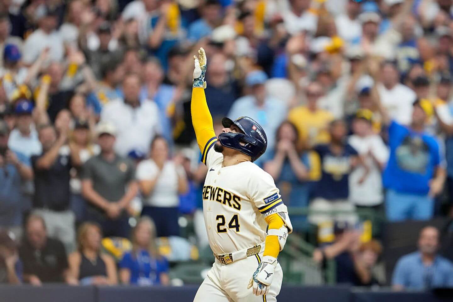 MLB playoffs live scores, updates: William Contreras' solo HR ties Brewers with Dodgers in NLCS Game 2