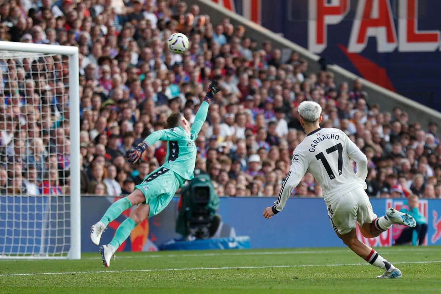 Crystal Palace vs Manchester United live updates: Premier League game latest score and goal alerts