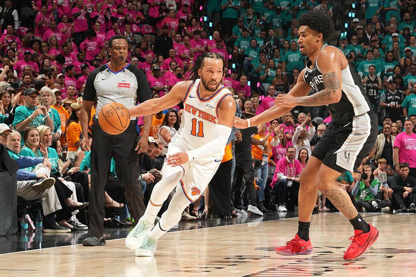 Knicks vs. Spurs score and live updates: NBA Finals 2026 Game 1 analysis as Jalen Brunson to locker room