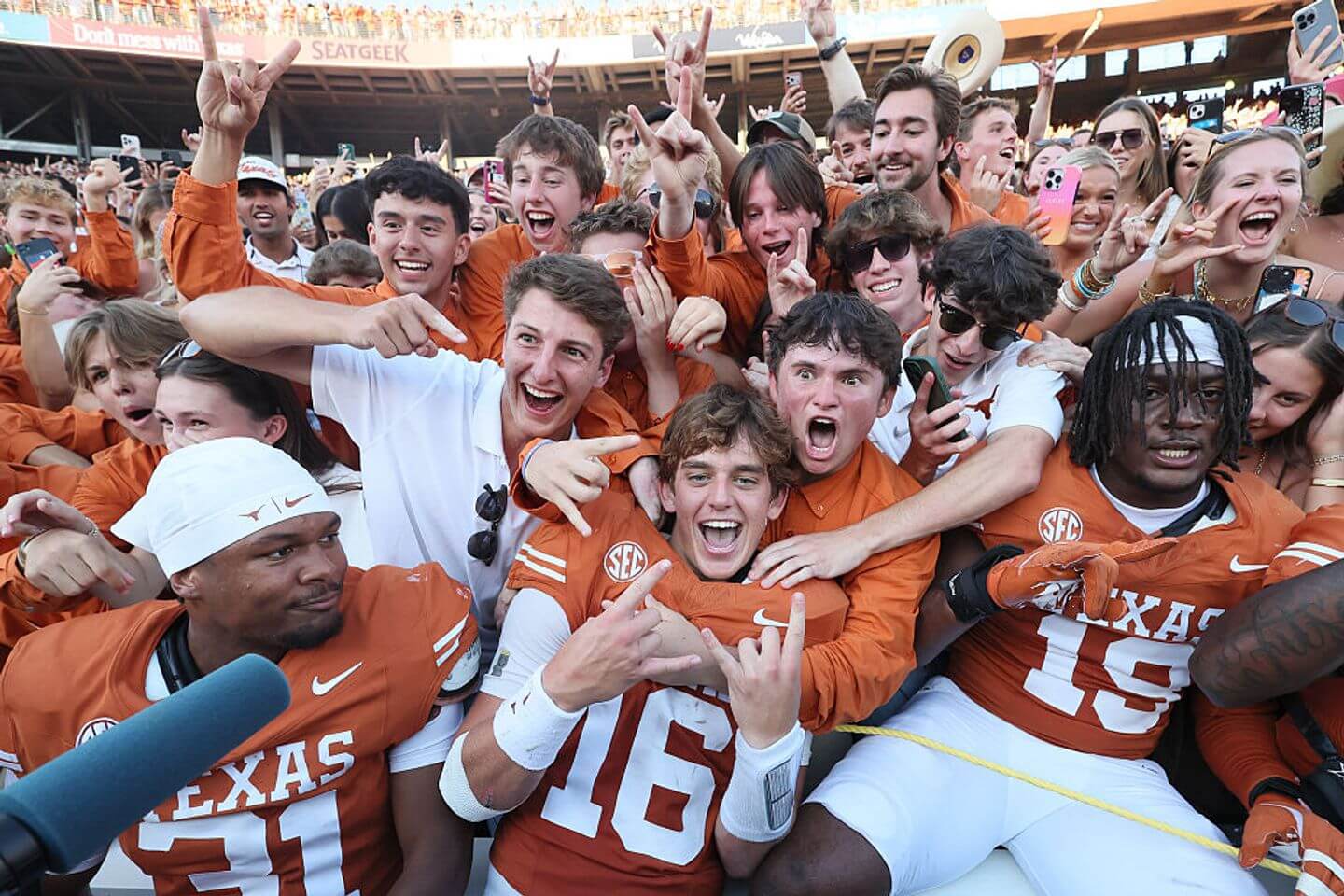 Texas, Arch Manning beat Oklahoma in Red River Rivalry: Live updates and reaction