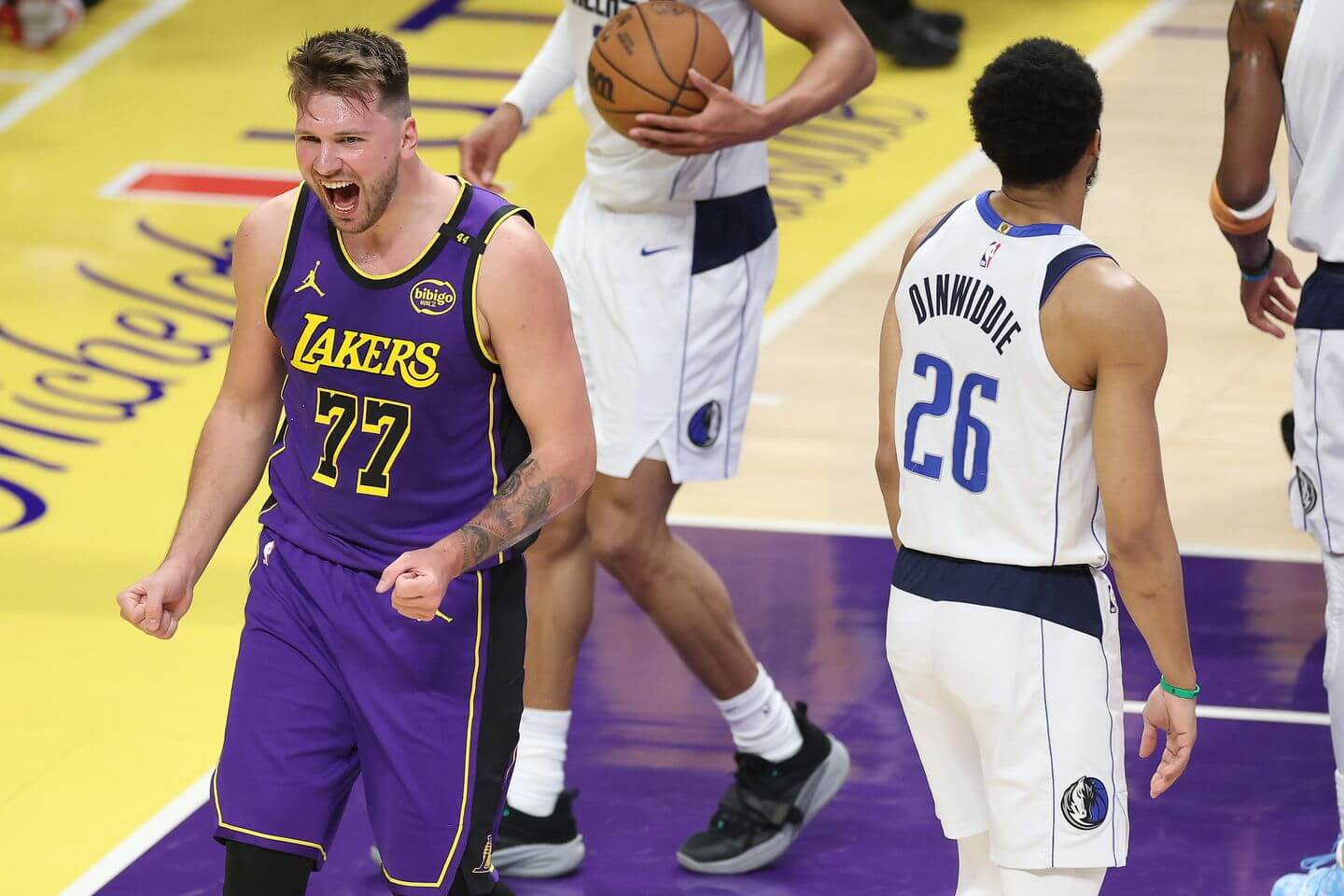 Lakers vs. Mavericks score, highlights and live updates: Luka Dončić posts triple double in first game vs. Dallas