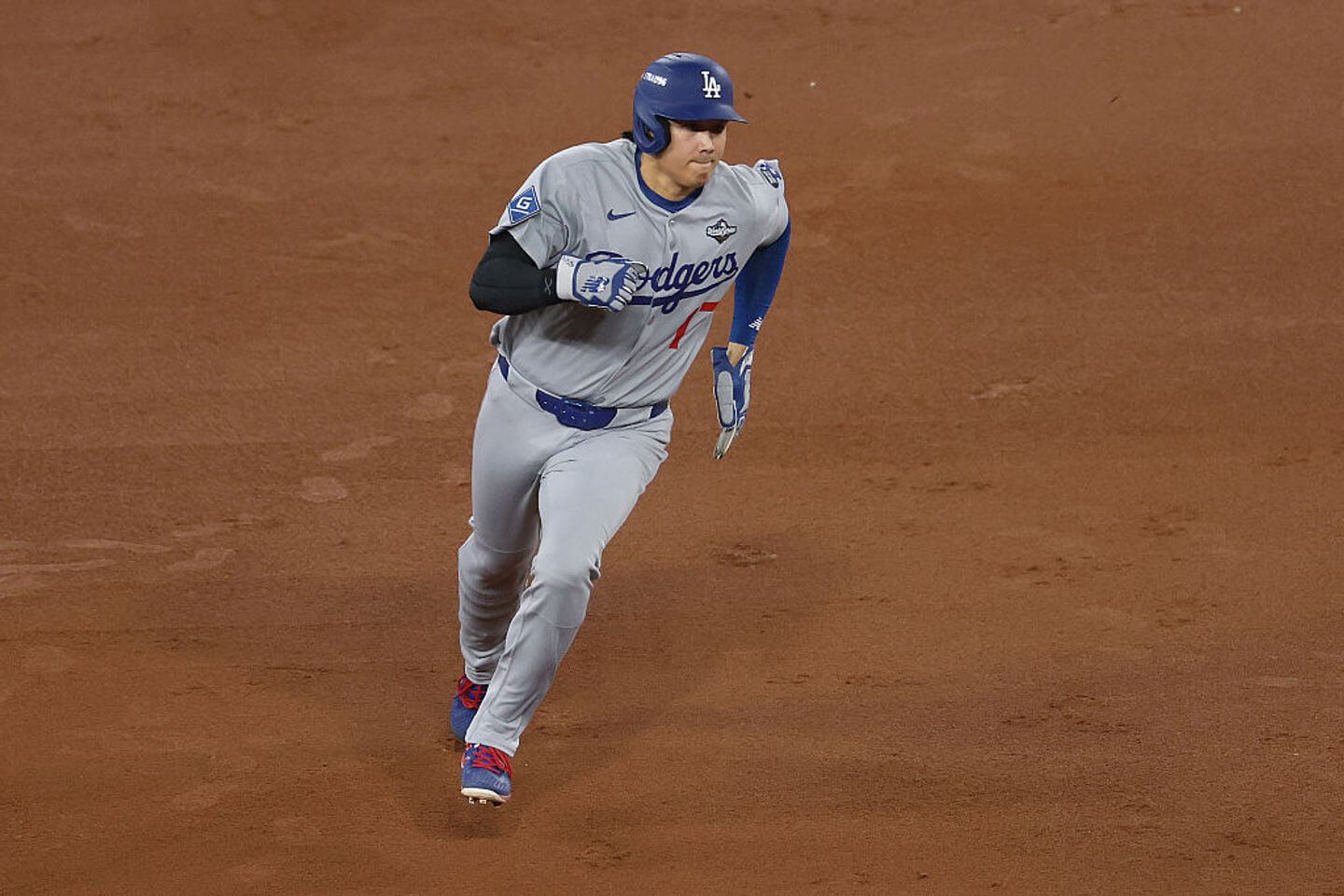 Dodgers vs. Blue Jays World Series Game 6 score, live updates: Mookie Betts extends L.A. lead with 2-run single