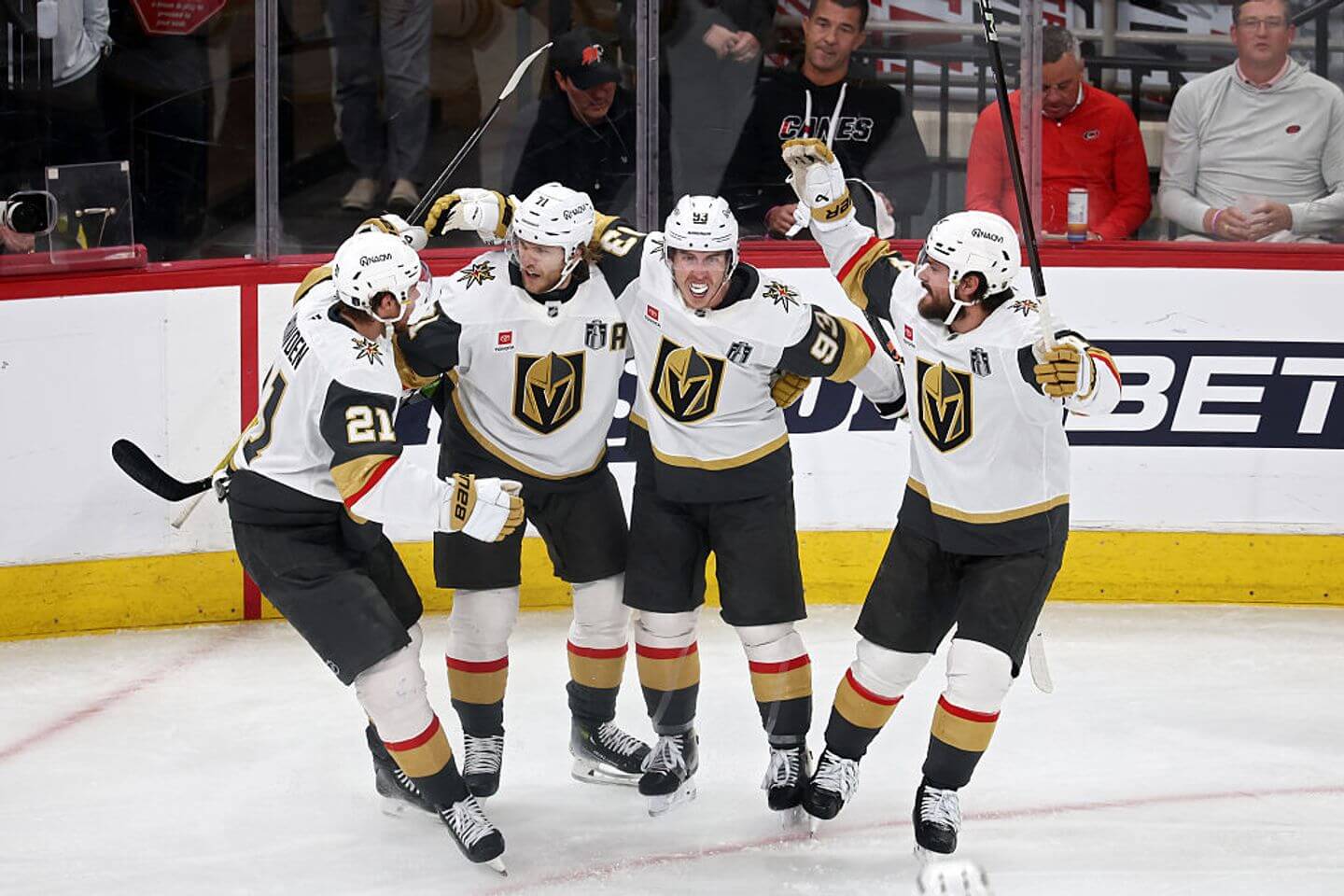 Golden Knights vs. Hurricanes score and live updates: Vegas leads Carolina 3-2 in Stanley Cup Final 2026 Game 1