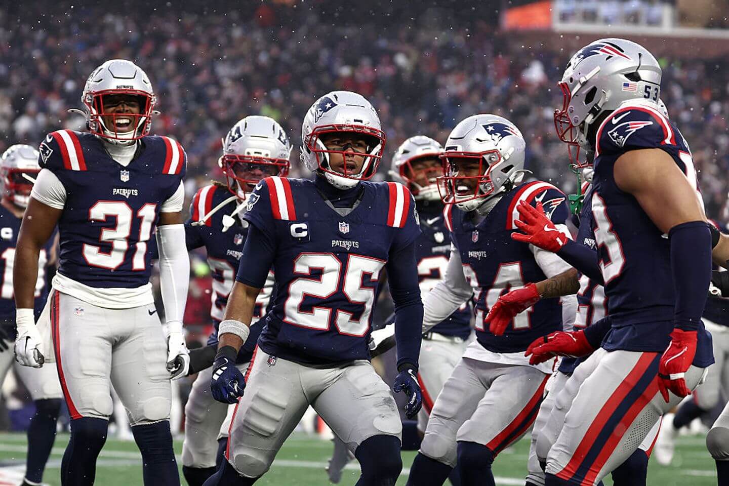 Texans vs. Patriots score, live updates: New England extends lead on Maye TD pass to Diggs