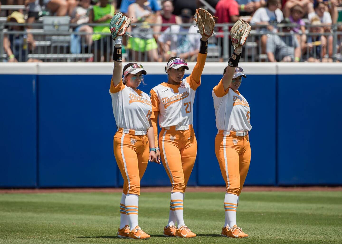 WCWS 2025 live updates: UCLA game-tying HR vs. Tennessee under review in elimination game
