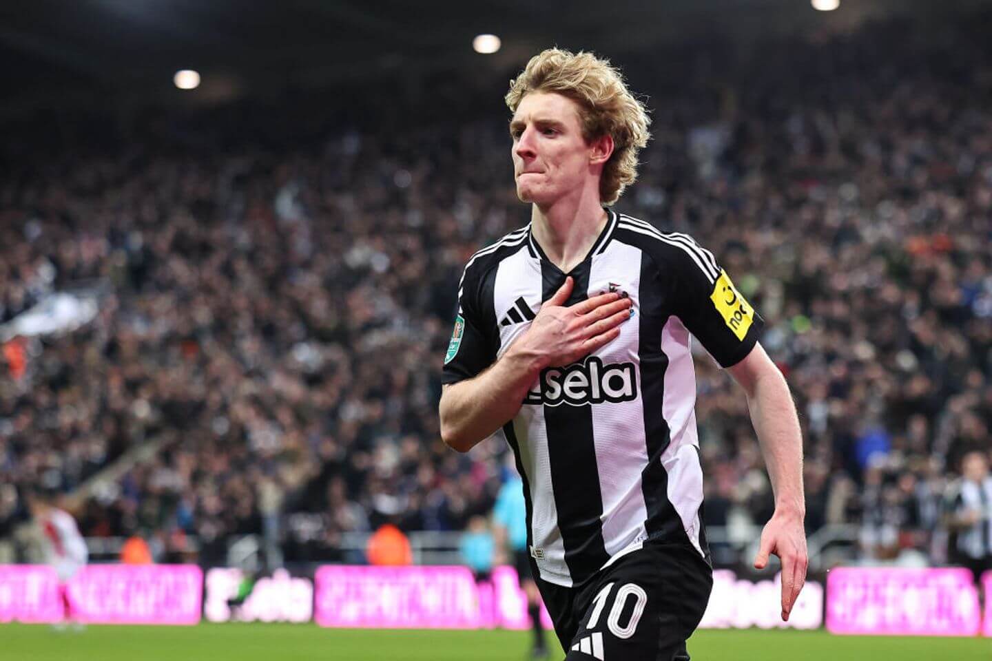 Newcastle vs Arsenal live updates: Hosts lead Carabao Cup semi-final 4-0 on aggregate after Gordon goal