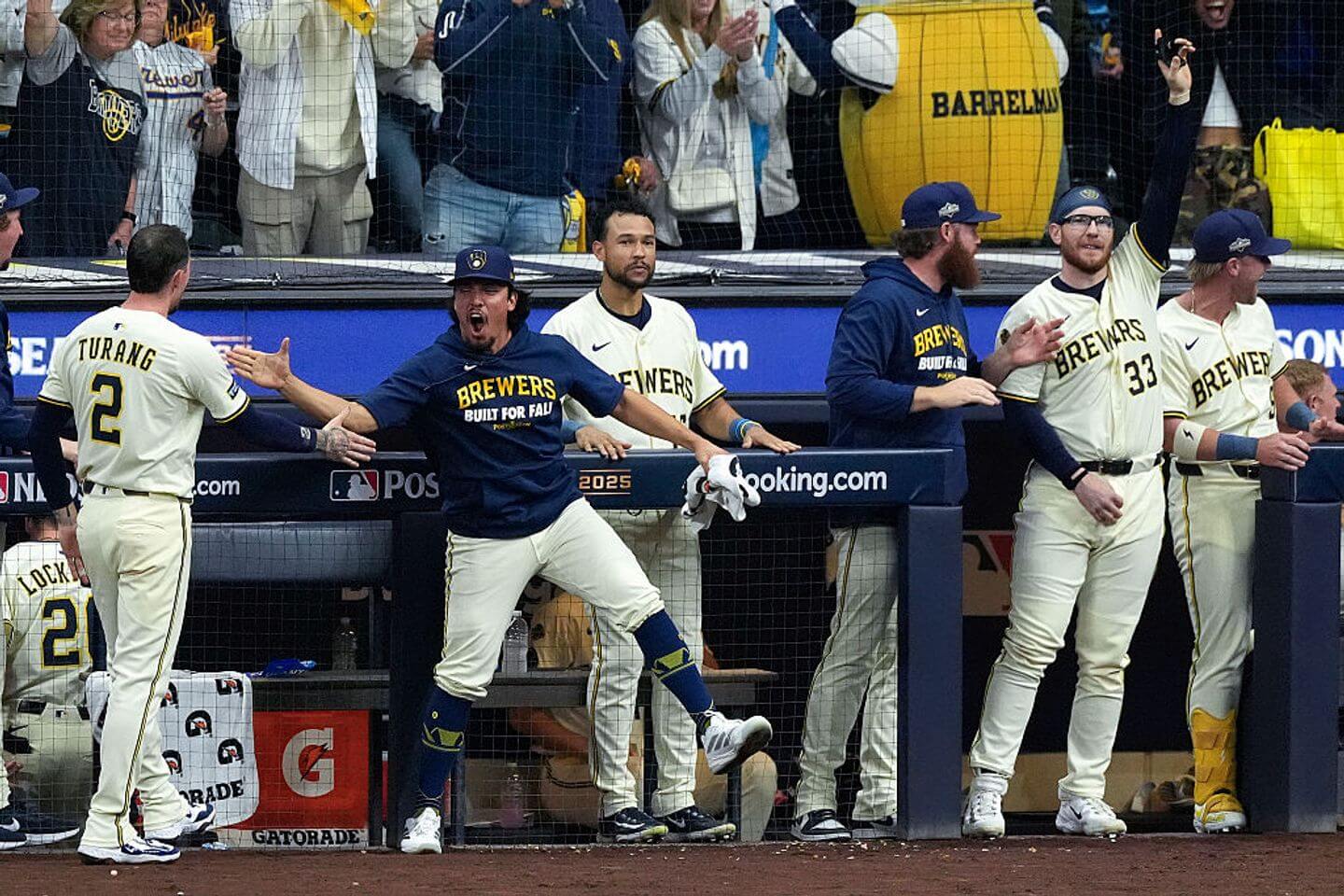 Cubs vs. Brewers score, live updates: Milwaukee has a 2-1 lead in sixth inning