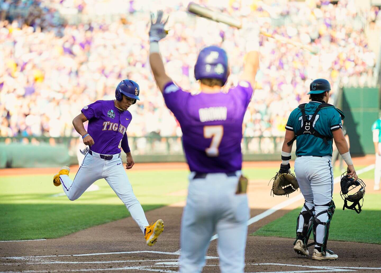 College World Series live updates: LSU leads Coastal Carolina, score, analysis and highlights