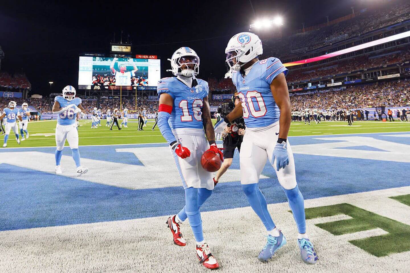 Seahawks vs. Titans live updates, reactions: Tennessee rallies to 19-16 victory over Seattle
