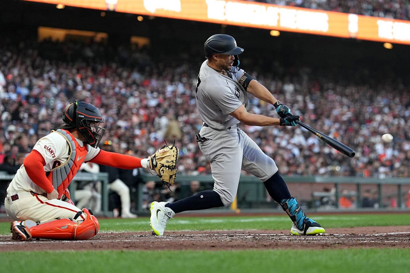 Yankees vs. Giants live updates: Opening night latest as New York extends lead to 7-0