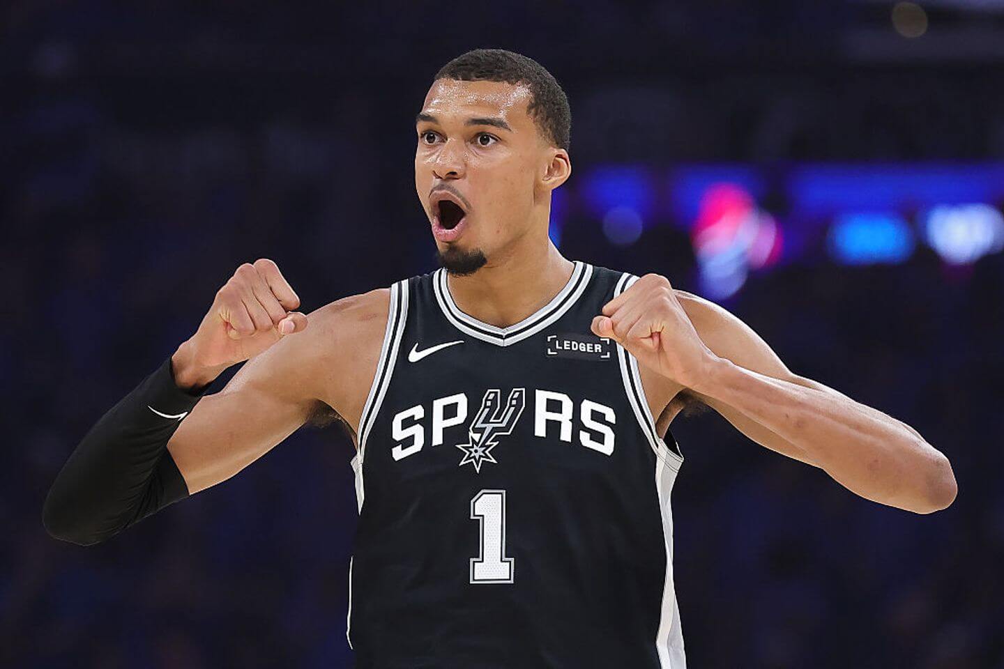 Spurs vs. Thunder live score updates: Western Conference finals Game 1 latest as Spurs lead at halftime