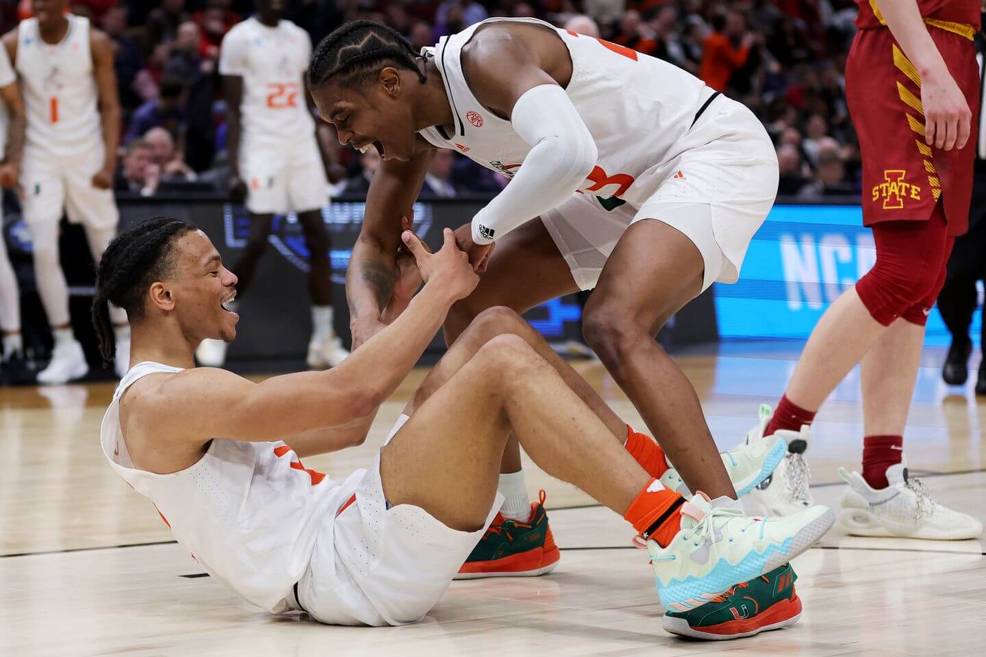 North Carolina vs. Saint Peter's, Kansas vs. Miami in Elite Eight: Live NCAA Tournament updates - Vimarsana News