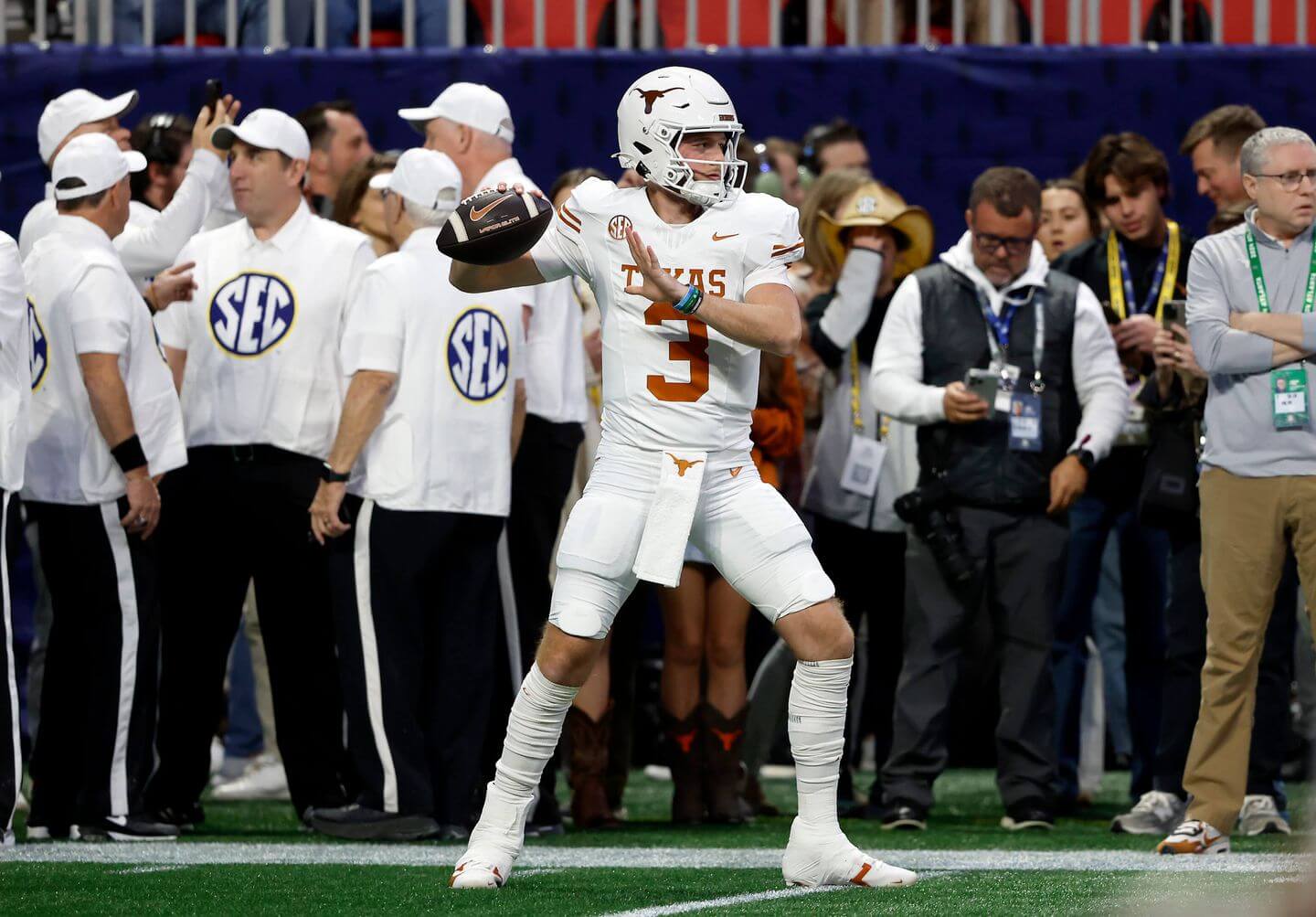 Georgia vs. Texas score and live updates: Quinn Ewers' tipped INT ends Longhorns' opening drive in SEC Championship Game