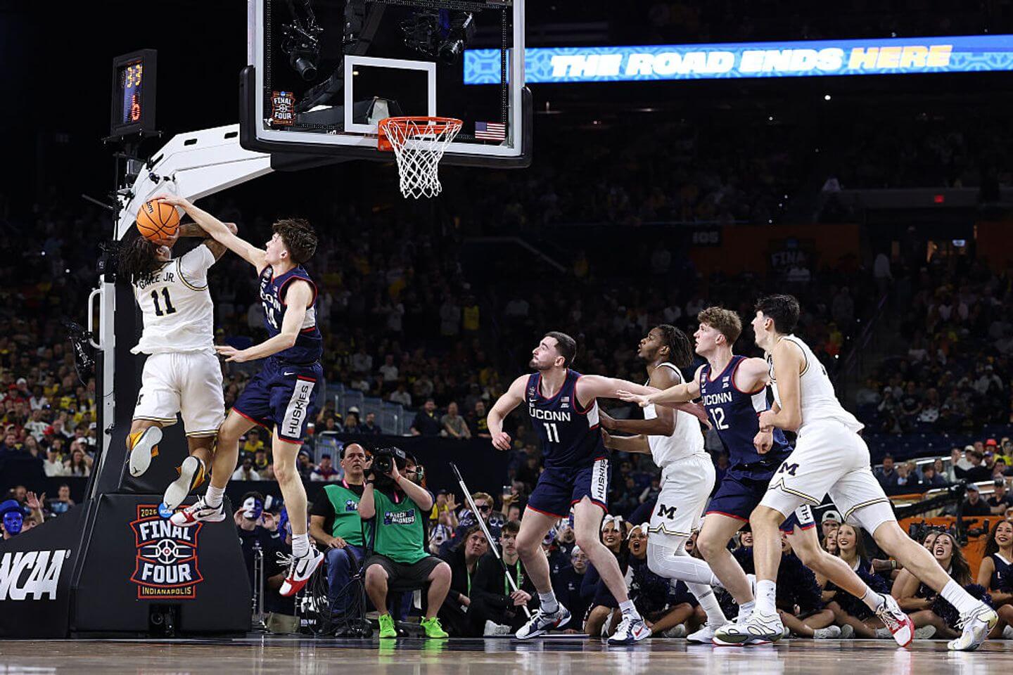 UConn vs. Michigan 2026 national championship score, live updates: Husky, Wolverine defenses dominating first half